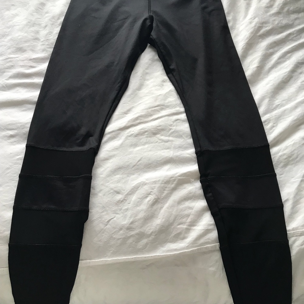 Black athletic leggings